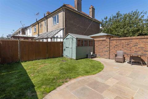 4 bedroom house for sale - Grand Avenue, Lancing