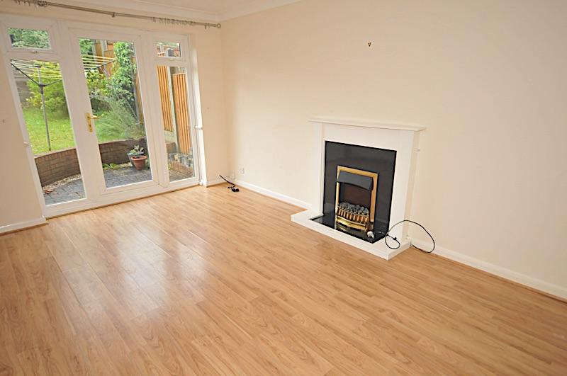 BRIERLEY HILL Woburn Drive 2 bed ground floor flat £140,000