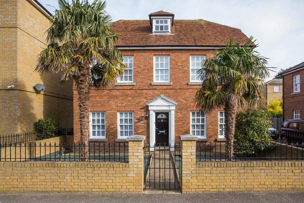 Ardent Avenue, Walmer, Deal 4 bed house £585,000