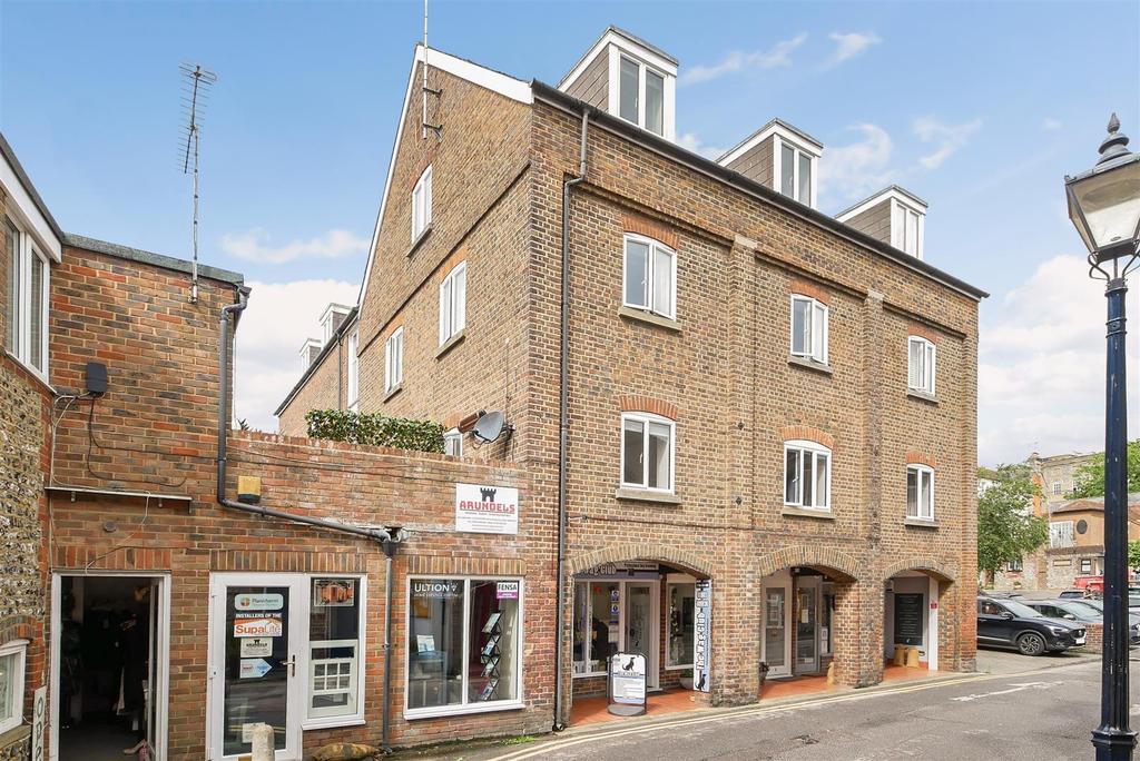 River Road, Arundel 2 bed flat £1,250 pcm (£288 pw)