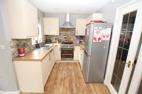 5 Hew Royd, Thackley, Bradford, BD10 8WP