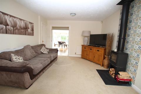 5 Hew Royd, Thackley, Bradford, BD10 8WP