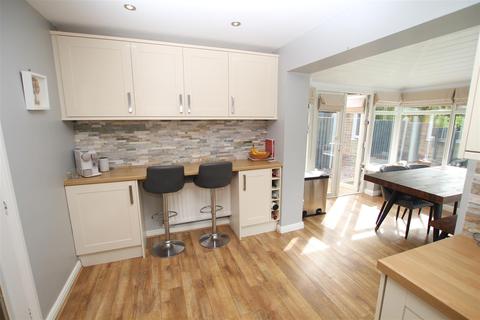 5 Hew Royd, Thackley, Bradford, BD10 8WP