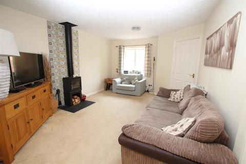 5 Hew Royd, Thackley, Bradford, BD10 8WP