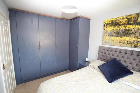 5 Hew Royd, Thackley, Bradford, BD10 8WP