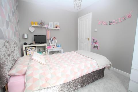 5 Hew Royd, Thackley, Bradford, BD10 8WP