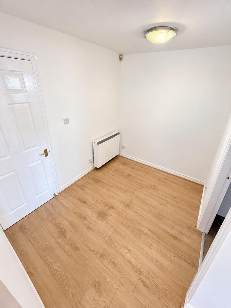 Apartment in Kirkstall - View 3
