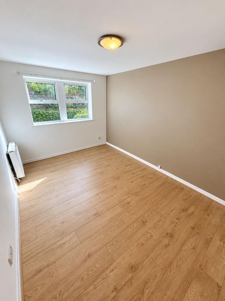 Apartment in Kirkstall - View 5