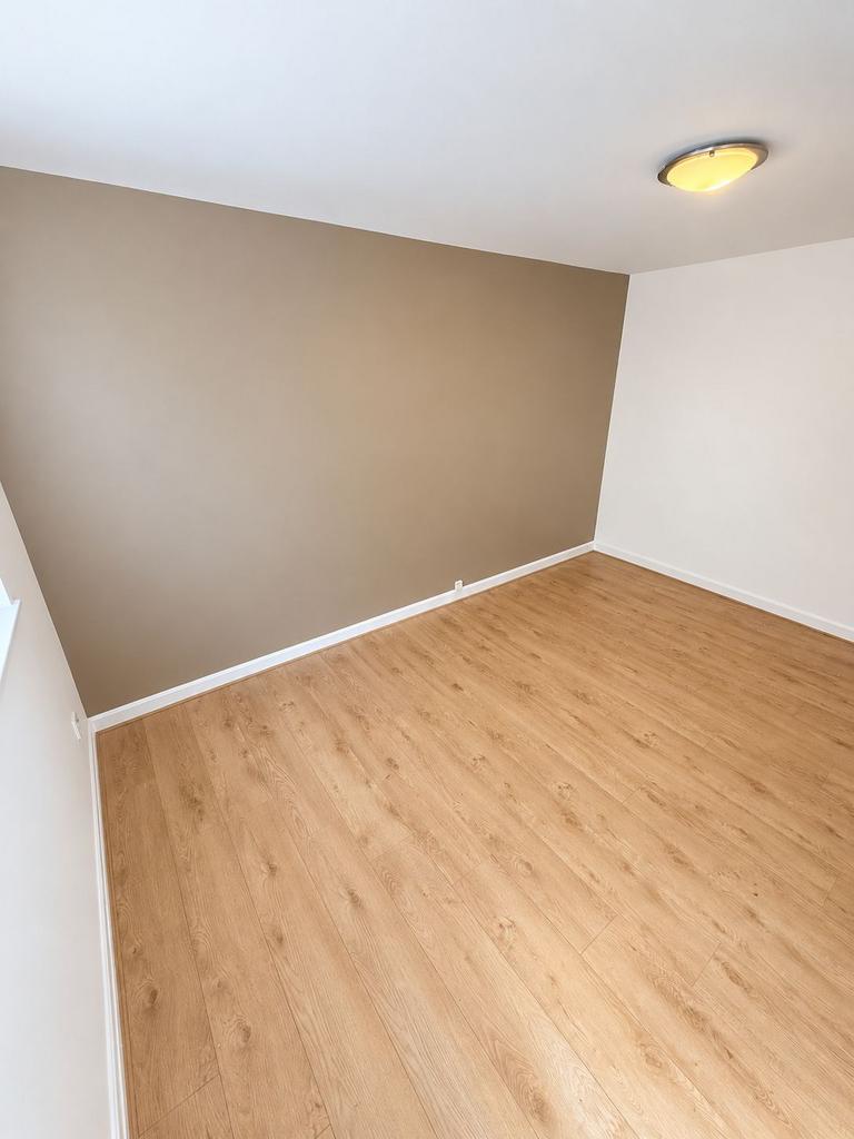 Apartment in Kirkstall - More