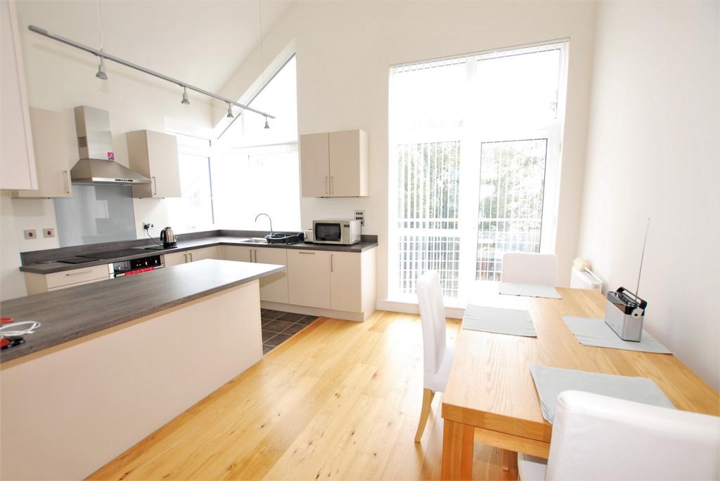 Kitchen/dining rm
