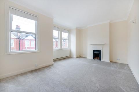 2 bedroom flat to rent, College Road, London SW19