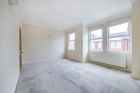 2 bedroom flat to rent, College Road, London SW19