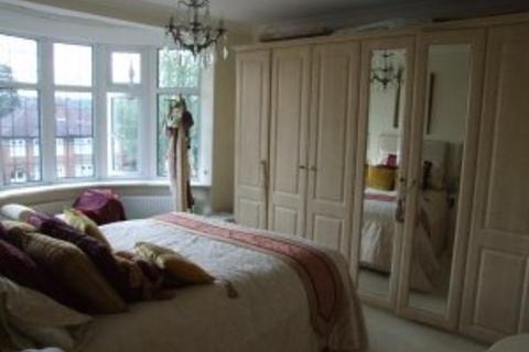 4 bedroom semi-detached house to rent, Brookside South, Barnet