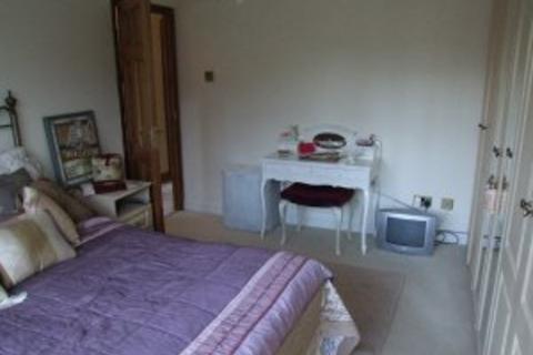 4 bedroom semi-detached house to rent, Brookside South, Barnet