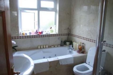 4 bedroom semi-detached house to rent, Brookside South, Barnet