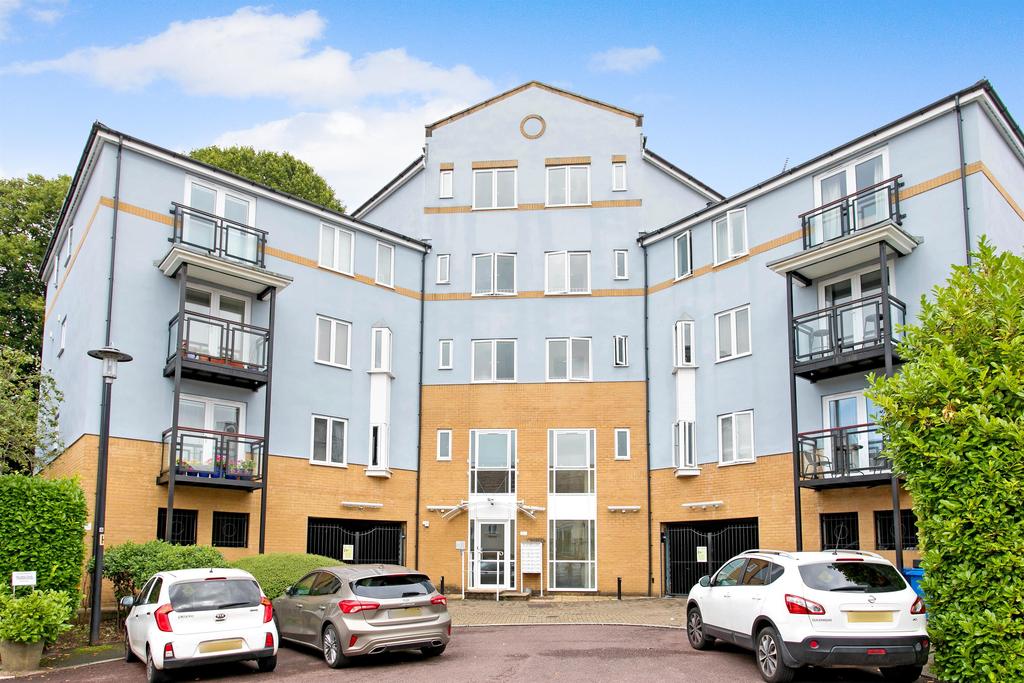 Pier Close, Portishead 2 bed apartment £275,000