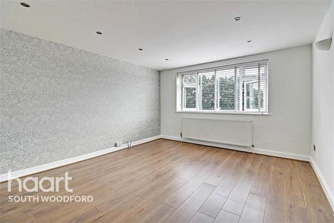 2 bedroom flat to rent, Barnes Court, Woodford Green, IG8