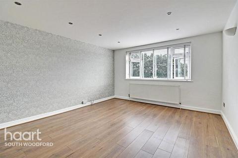 2 bedroom apartment to rent, Durham Avenue, Woodford green