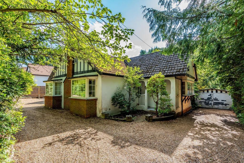 Ockham Road South, East Horsley, KT24 4 bed detached house £1,195,000
