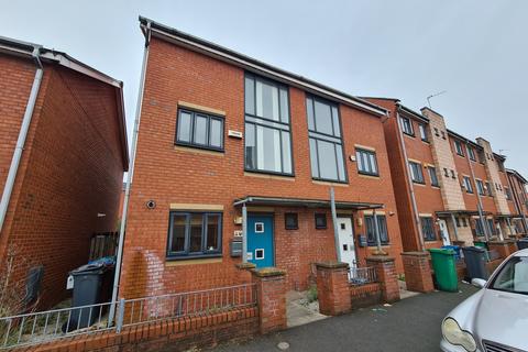 3 bedroom townhouse to rent, Reilly Street, Hulme, MANCHESTER, M15 5NB