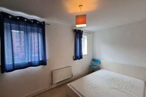 3 bedroom townhouse to rent, Reilly Street, Hulme, MANCHESTER, M15 5NB