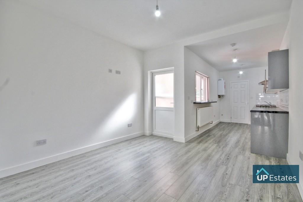 Hugh Road, Coventry 4 bed terraced house £1,100 pcm (£254 pw)