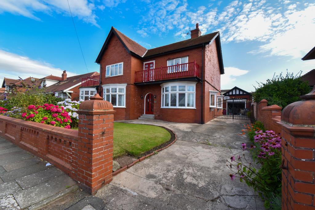 Sandhurst Avenue, Bispham, FY2 4 bed detached house £450,000