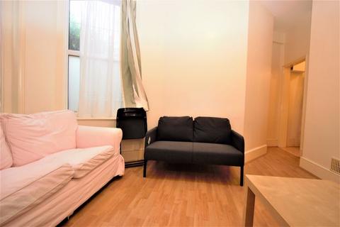 2 bedroom flat to rent, Wightman Road, Hornsey / Turnpike Lane N8
