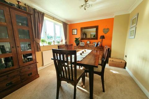 19 Ashton Close, Abbeydale, Gloucester, GL4 5BP