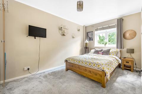 54 Duddington Close, London, SE9 4JD