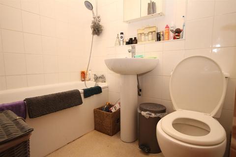 37 Bucklers Way, Carshalton, SM5 2DZ