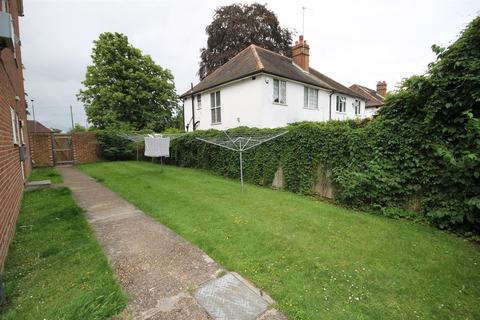 37 Bucklers Way, Carshalton, SM5 2DZ