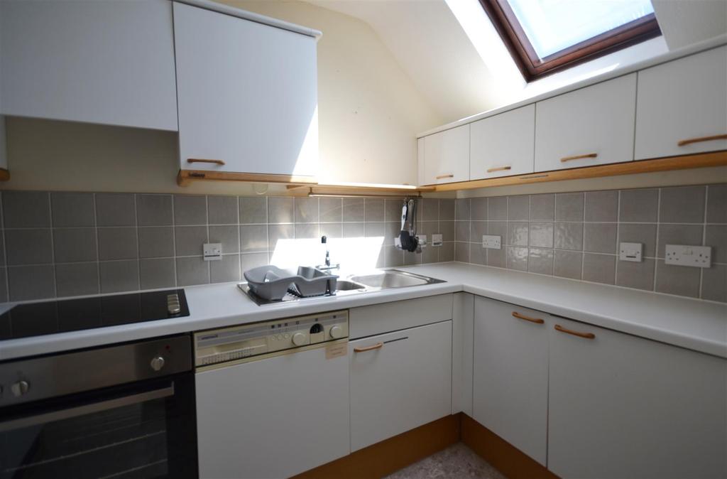 7 Kitchen.jpg