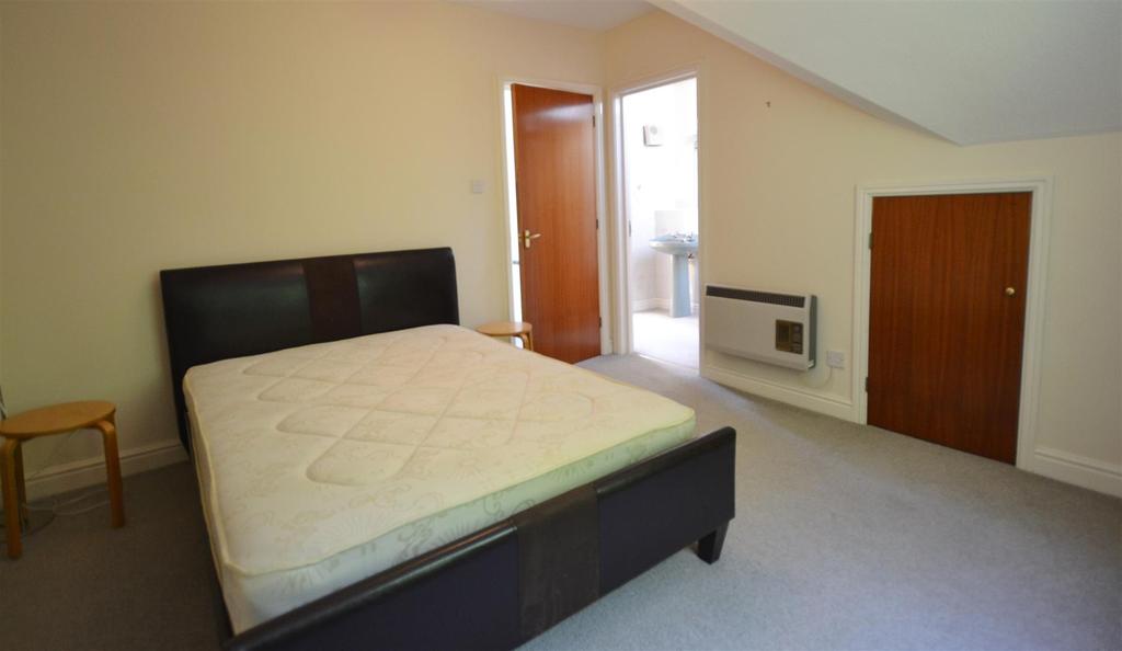 9 Bedroom.jpg