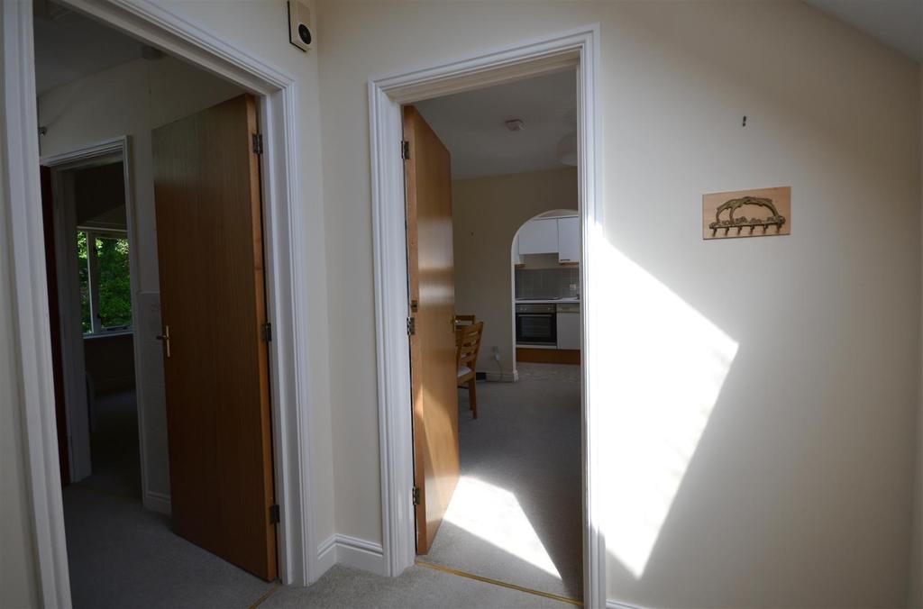 4 Entrance hall.jpg