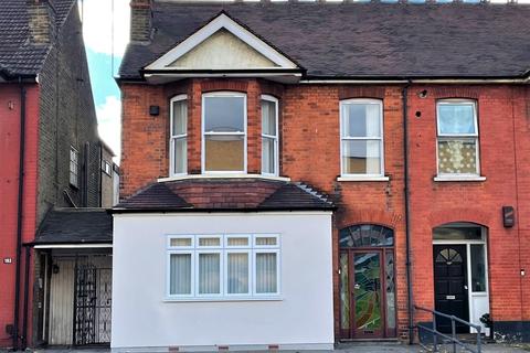 4 bedroom semi-detached house to rent - North Street Romford