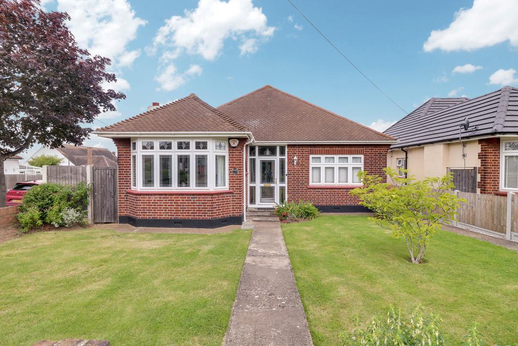 Bridgwater Drive, Westcliffonsea, SS0 3 bed detached bungalow £450,000