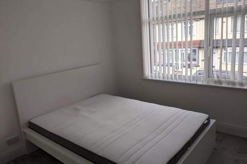 3 bedroom terraced house to rent, Castle Road, Grays, Essex, RM17 5YR