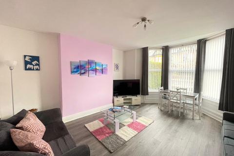 1 bedroom apartment to rent, Marine Ave, Whitley Bay, *. HOLIDAY LET APARTMENT *