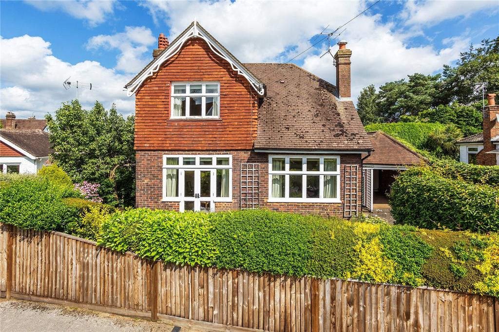Deepdene Gardens, Dorking, Surrey, RH4 3 bed detached house £675,000