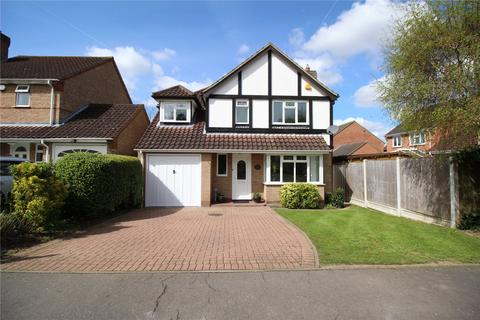 4 bedroom detached house to rent, Sweet Briar Drive, Laindon, SS15