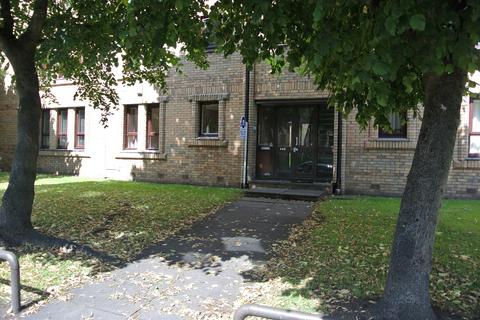 1 bedroom flat to rent, 280 North woodside Road