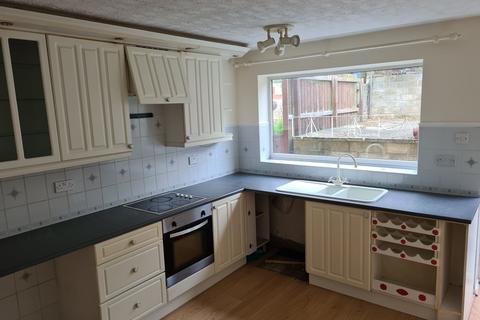 2 bedroom terraced house to rent, Brownhill Close, Birstall