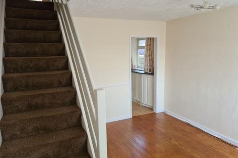 2 bedroom terraced house to rent, Brownhill Close, Birstall