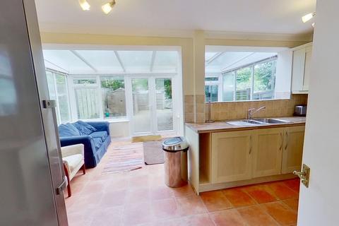 4 bedroom semi-detached house to rent, Guildford Park Avenue, Guildford, Surrey GU27NJ