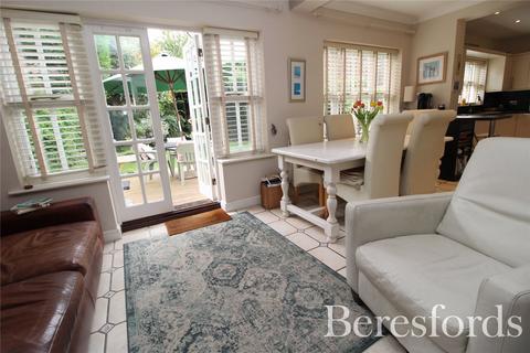 4 Hornbeam Chase, South Ockendon, RM15 6TT