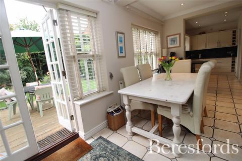 4 Hornbeam Chase, South Ockendon, RM15 6TT