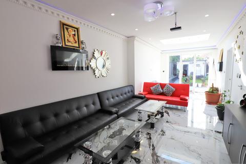 123 Central Avenue, Hayes, UB3 2BS