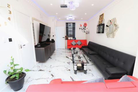 123 Central Avenue, Hayes, UB3 2BS