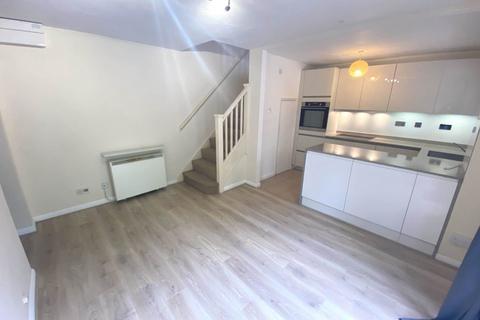 1 bedroom terraced house to rent, Kelly Court, Borehamwood
